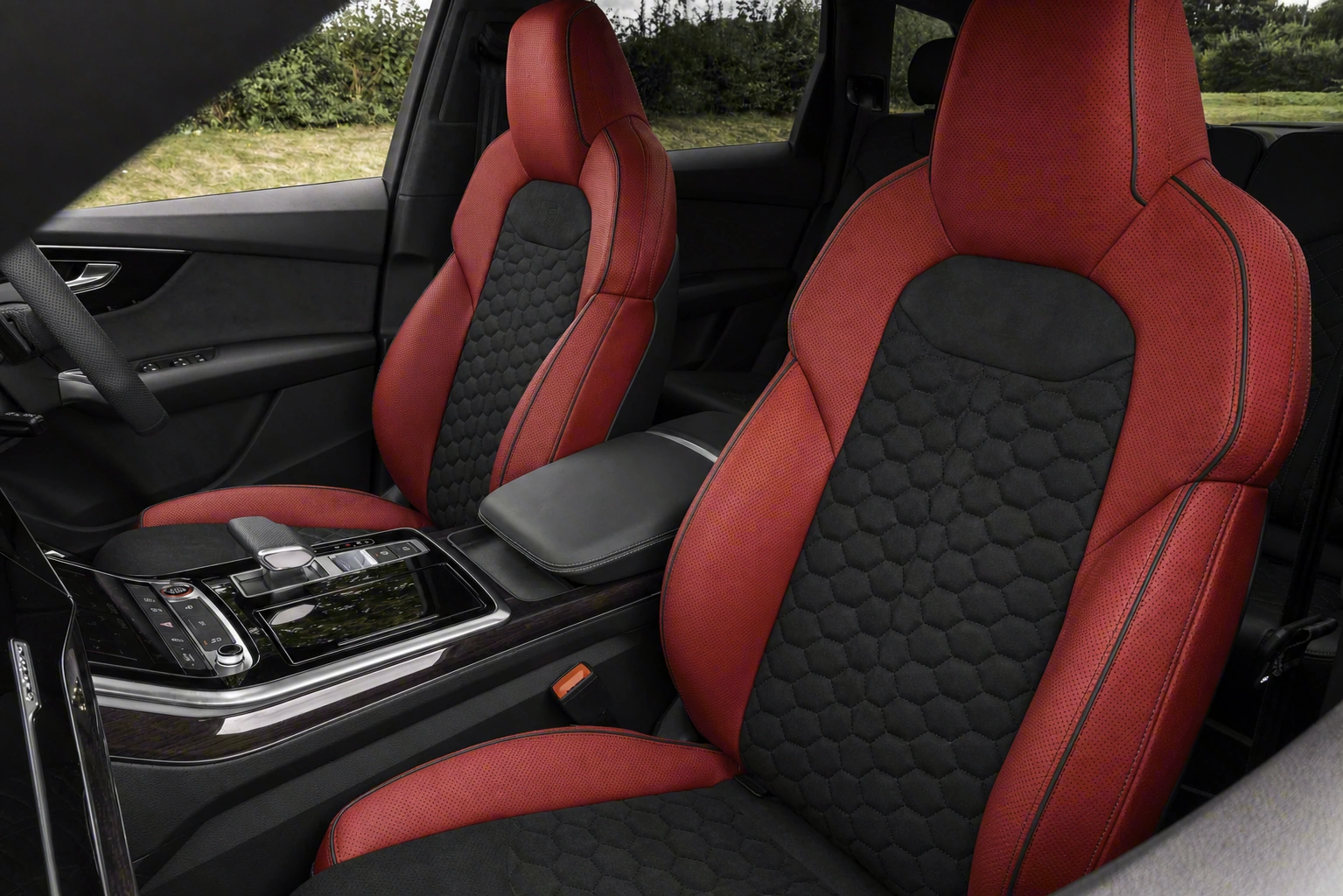 Красный спорт · соты · alcantara