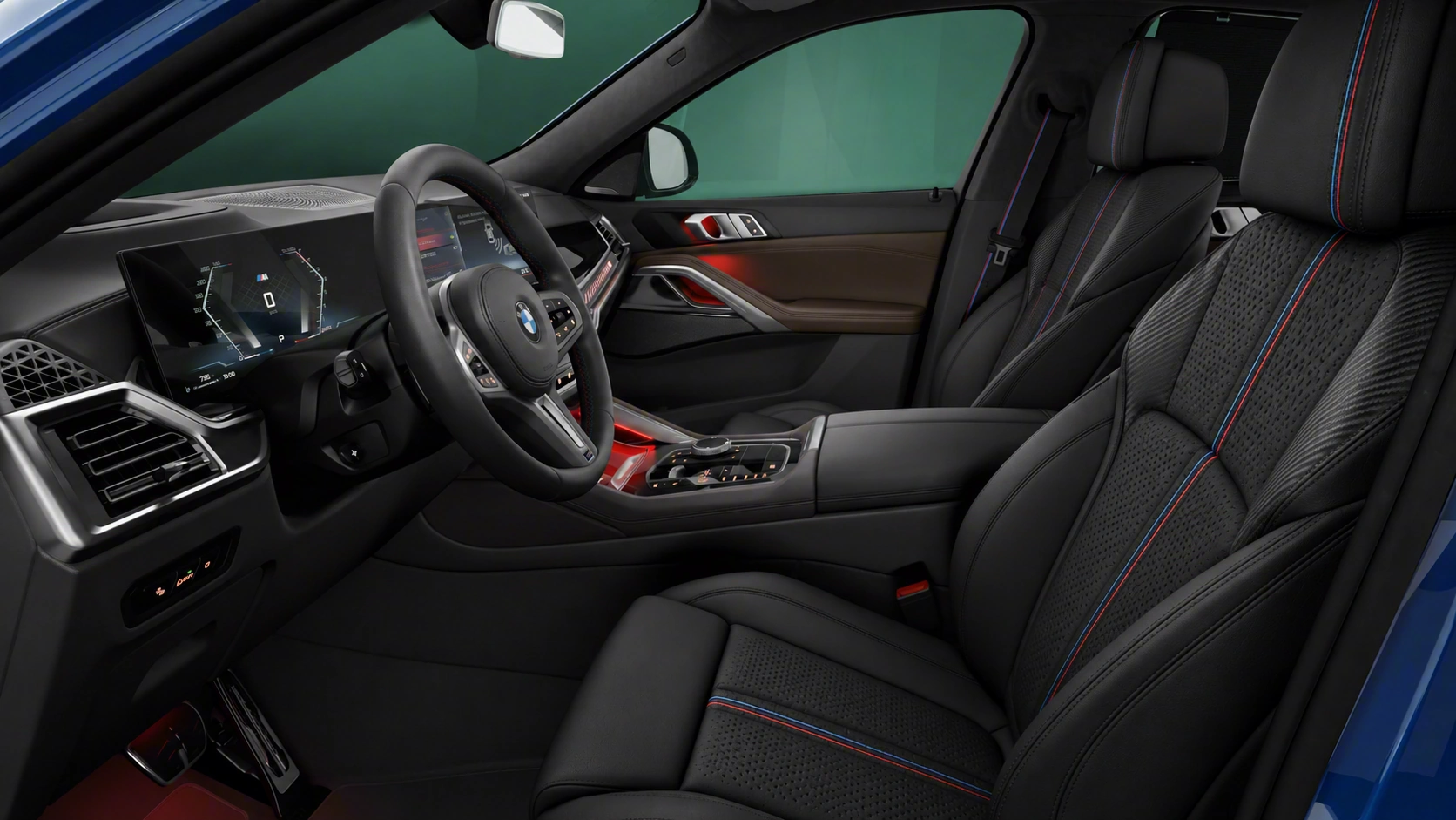 Вариант перетяжки салона BMW X6 (G06) — «M Триколор (Карбон + M-нить)», визуализация КупиСалон