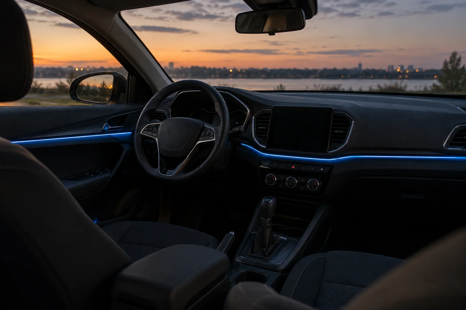 Иллюстрация: контурная подсветка вдоль панели и дверей Lada Vesta