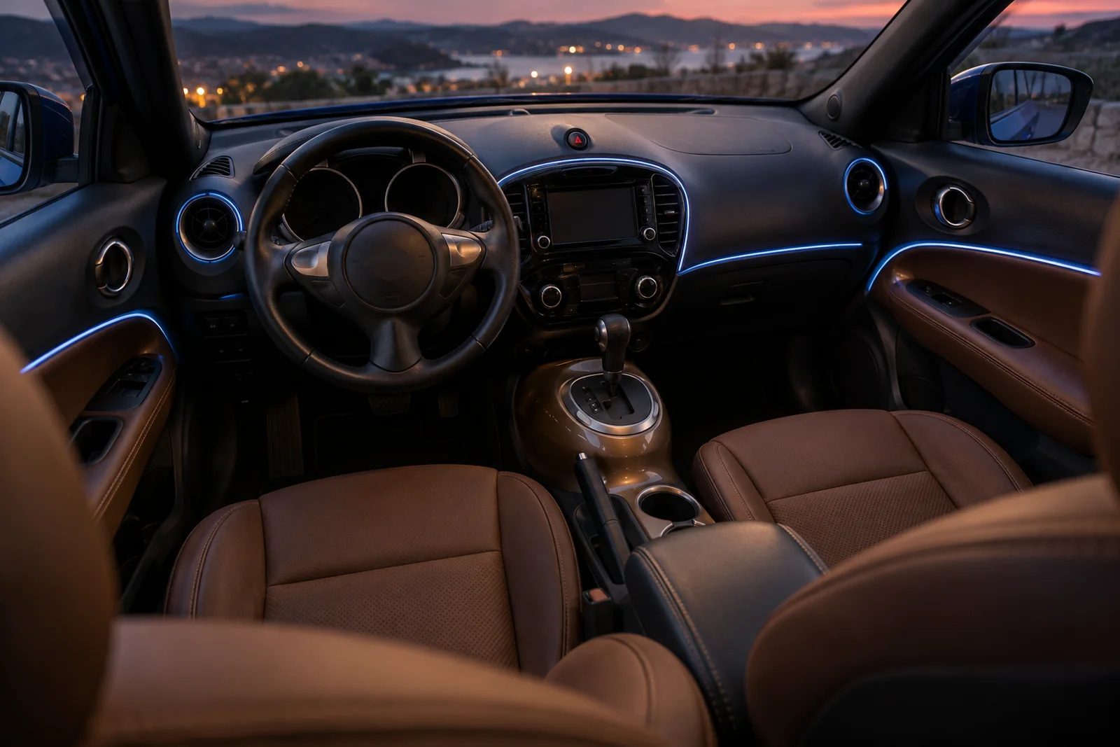 Иллюстрация: контурная подсветка вдоль панели и дверей Nissan Juke