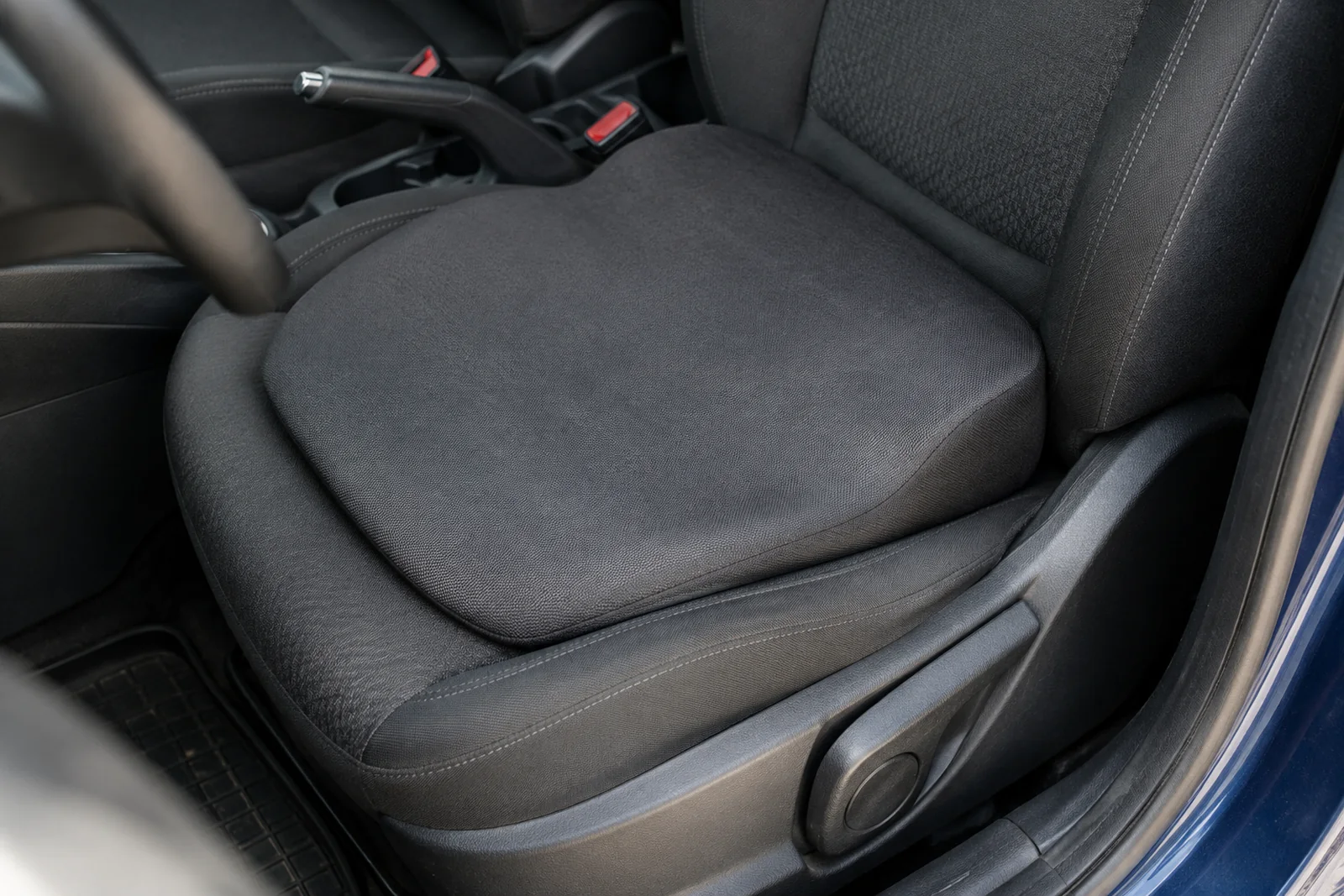 Иллюстрация: ортопедическая подушка на сиденье Hyundai