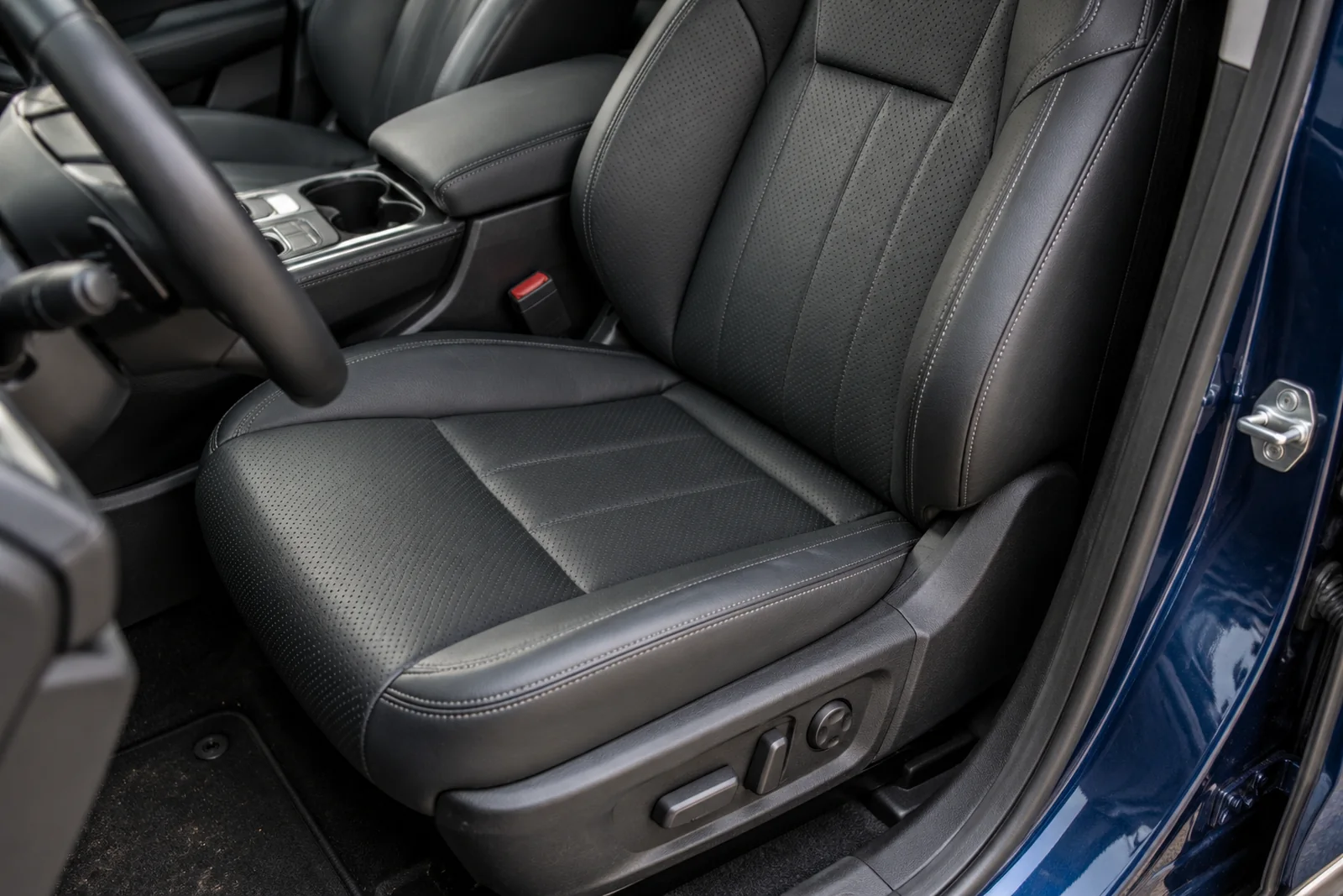 Иллюстрация: передние сиденья Haval с обивкой из экокожи