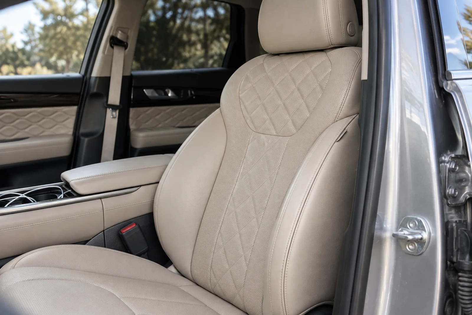 Иллюстрация: обивка спинки сиденья Hyundai Palisade со строчкой ромбом