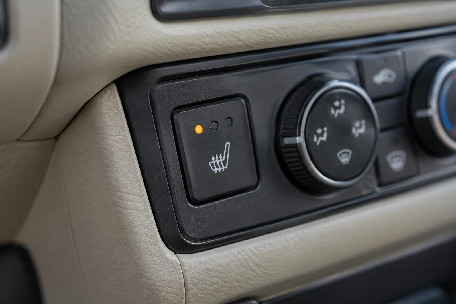 Иллюстрация: клавиша подогрева сиденья с индикаторами уровня, Honda Stepwgn