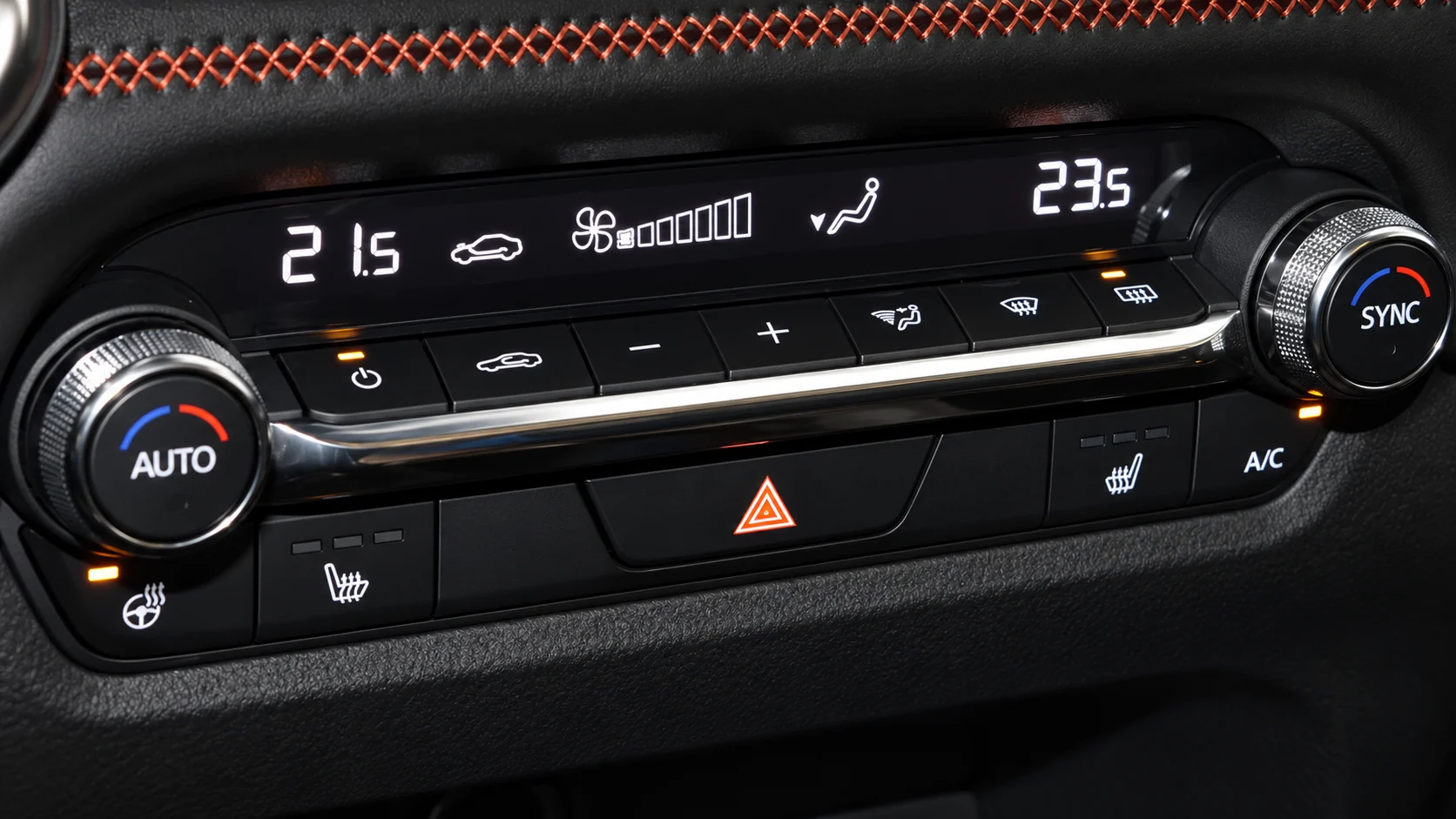 Панель климатической системы с кнопками подогрева сидений Mazda CX-50