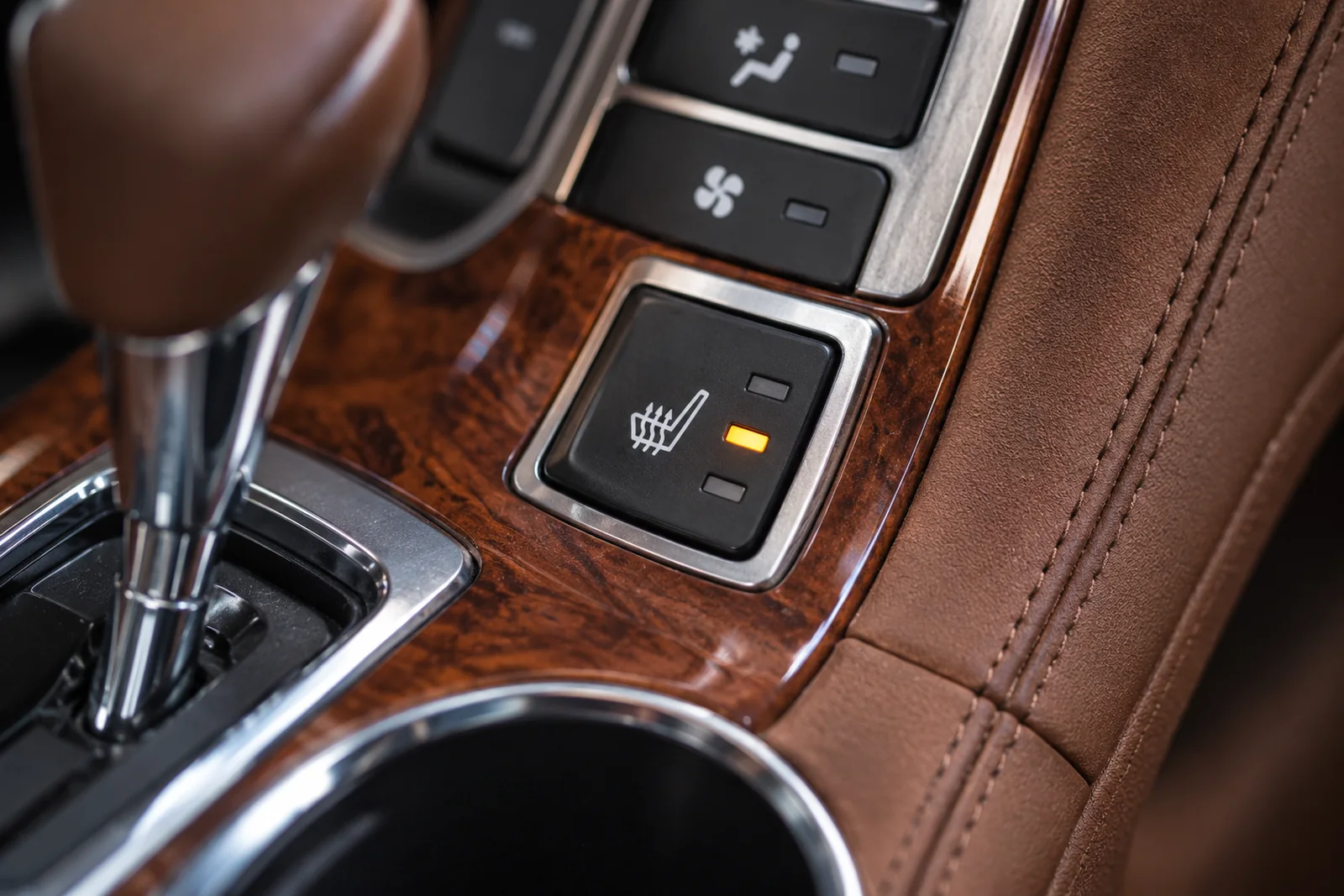 Иллюстрация: клавиша подогрева сиденья с индикаторами уровня, Toyota Highlander