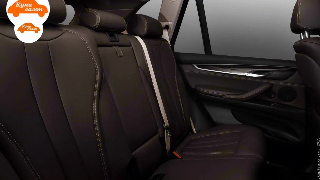 Задний ряд BMW X5 в коричневой коже со светлой строчкой