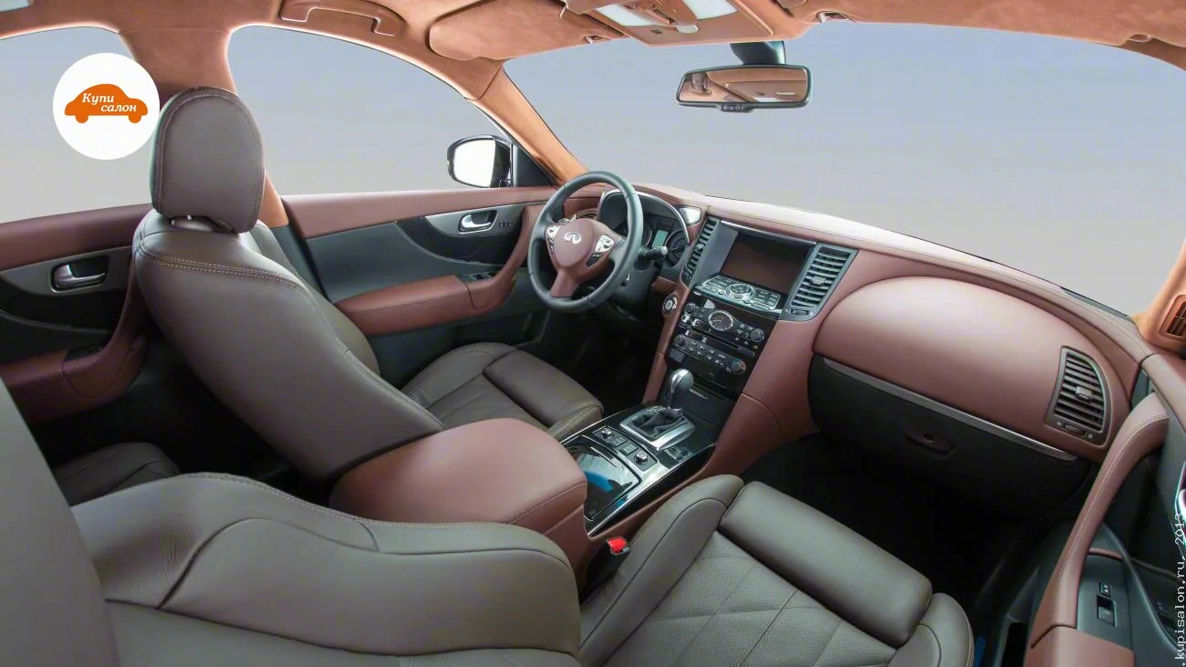 Перетяжка салона Infiniti FX в коричневую кожу и алькантару с ромбовидной перфорацией