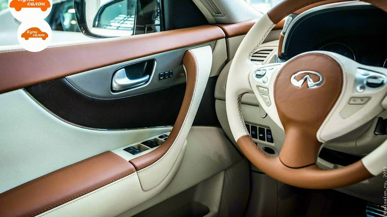 Infiniti QX70 — Перетяжка руля и дверной карты Infiniti в бежевую и коричневую кожу с прострочкой
