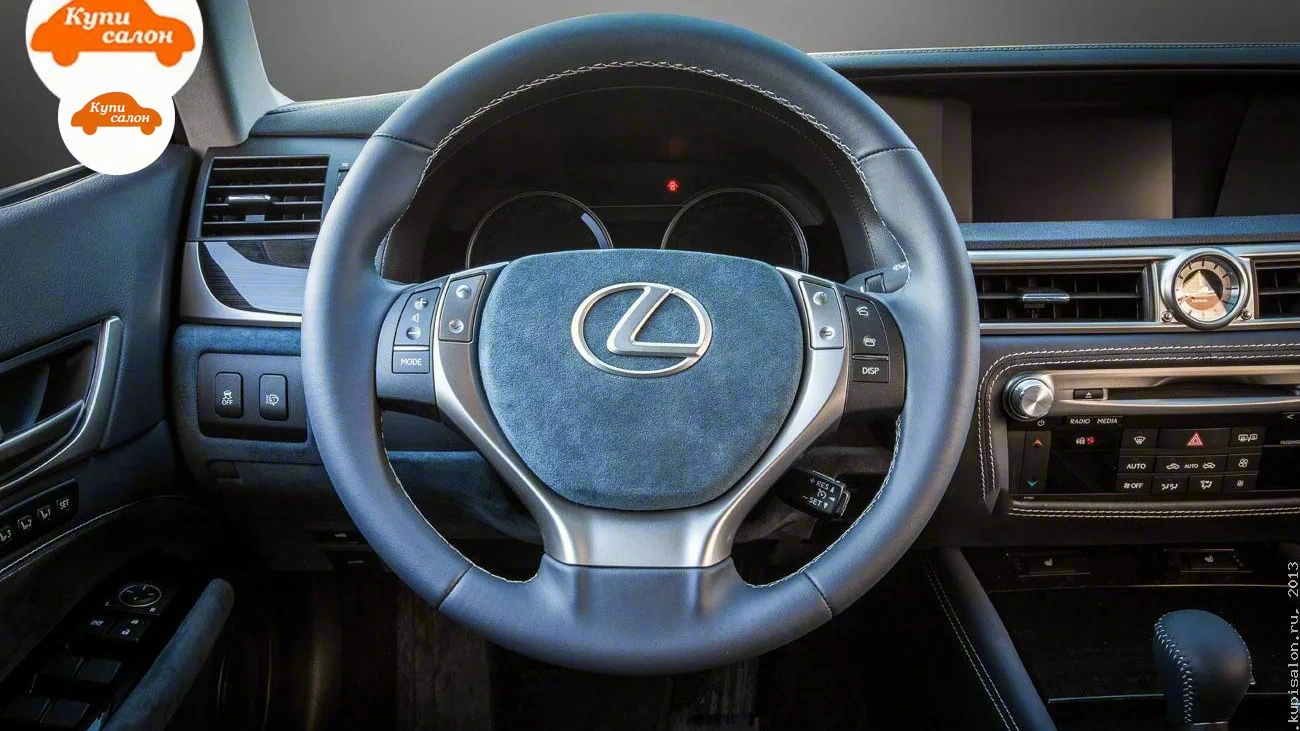 Перетяжка руля Lexus черной кожей с белой строчкой, вид из салона