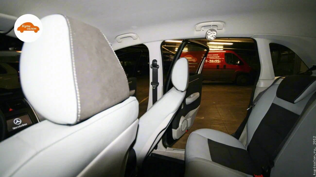 Mercedes-Benz B — Перетяжка салона автомобиля: сиденья и дверные карты в двухцветной коже и алькантаре