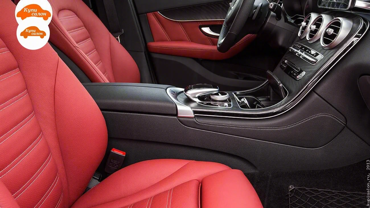 Mercedes-Benz GLC — С красными кожаными сиденьями и элементами отделки, вид спереди