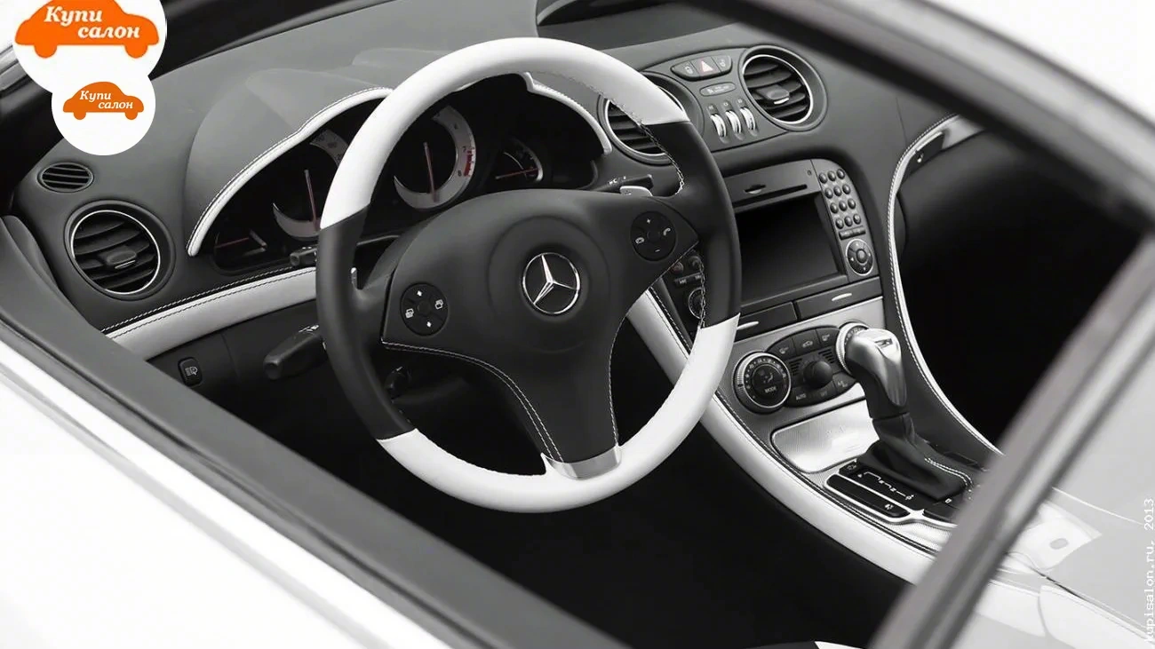 Перетяжка руля и элементов салона Mercedes-Benz в черно-белую кожу