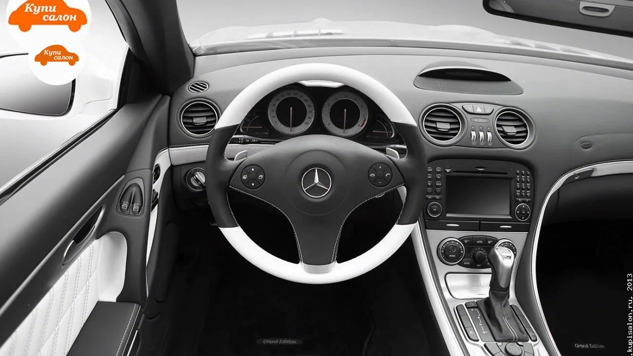 Mercedes-Benz SL — Интерьер Mercedes-Benz SL-Class с перетяжкой руля и элементов салона в черно-белую кожу
