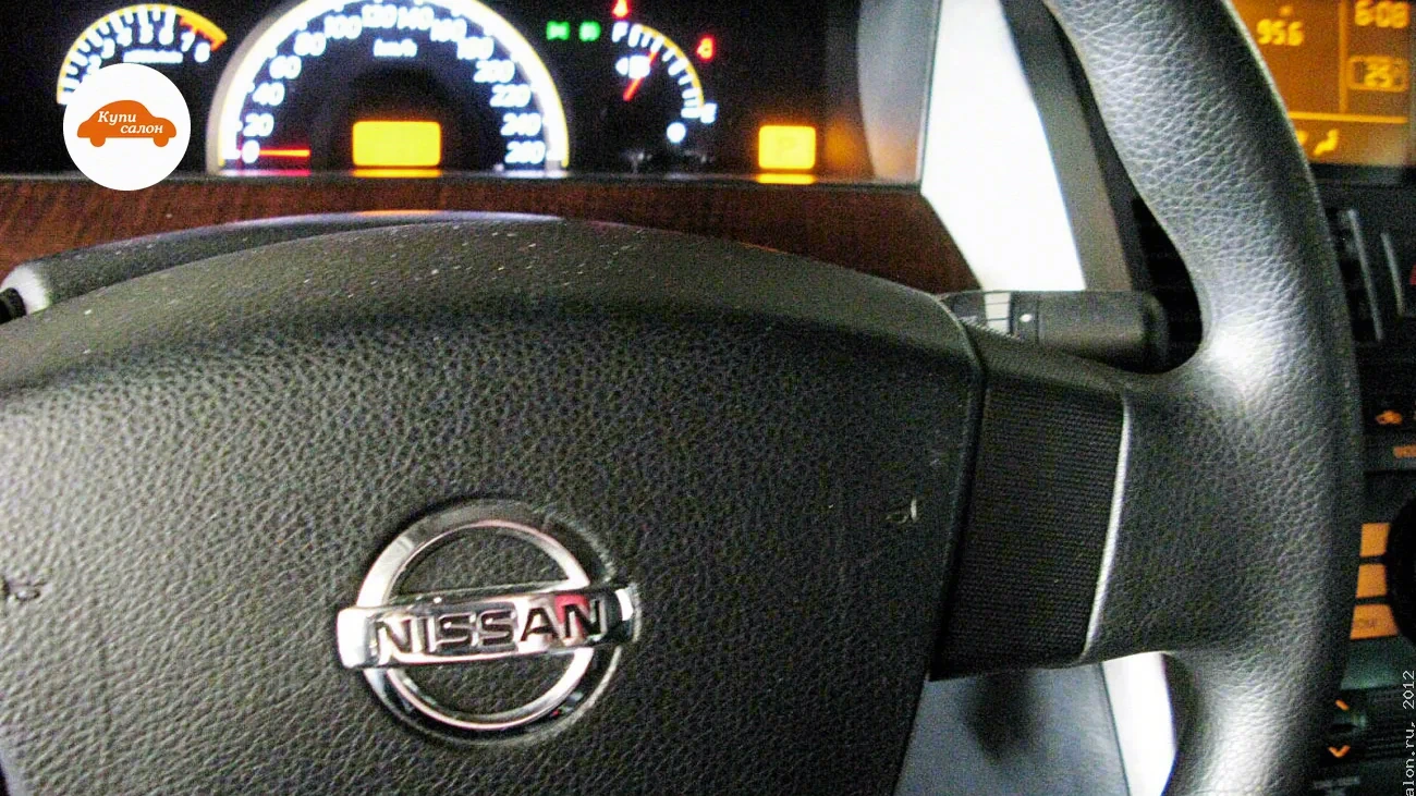 Nissan Teana — Перетяжка руля Nissan черной кожей, вид из салона