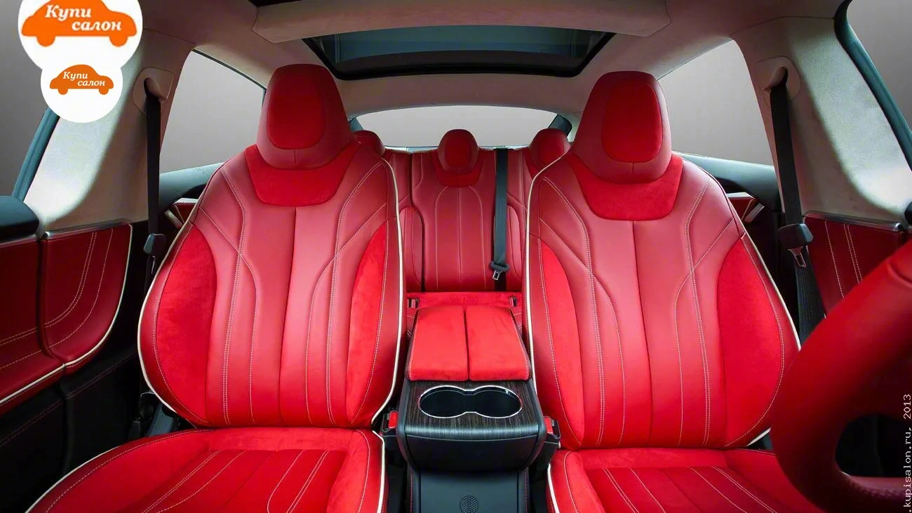 Перетяжка салона Tesla Model S красной кожей и алькантарой с белой строчкой