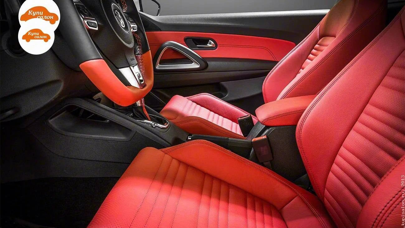 Volkswagen Scirocco — Красный кожаный салон с перфорацией и перетяжкой руля в спортивном автомобиле