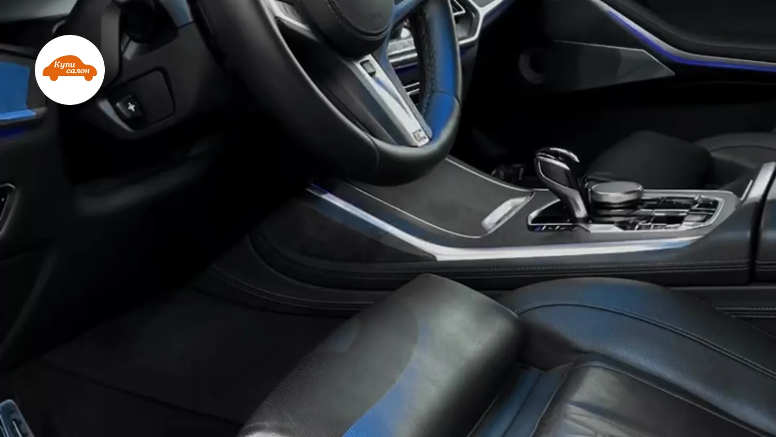 Интерьер BMW, перетяжка сидений и руля черной кожей с белой строчкой, синяя амбиентная подсветка