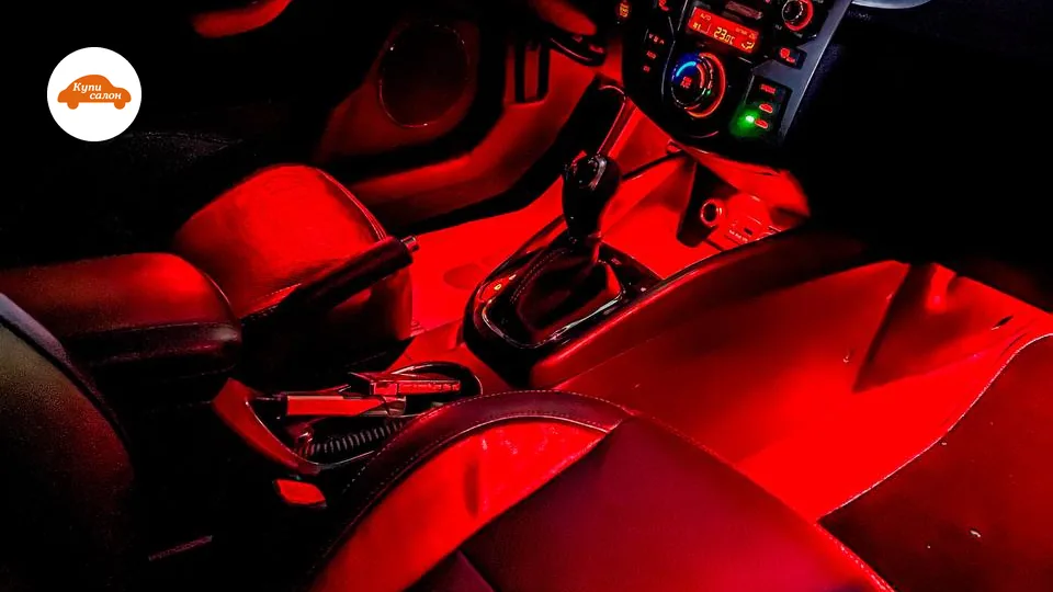 Установка амбиентной подсветки в салоне Kia Cerato, красный цвет