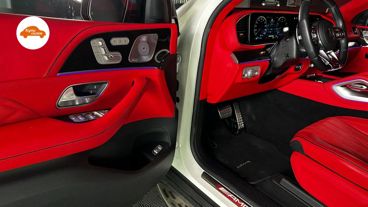 Перетяжка салона Mercedes-Benz в красную кожу, дверные карты, сиденья и консоль, с амбиентной подсветкой