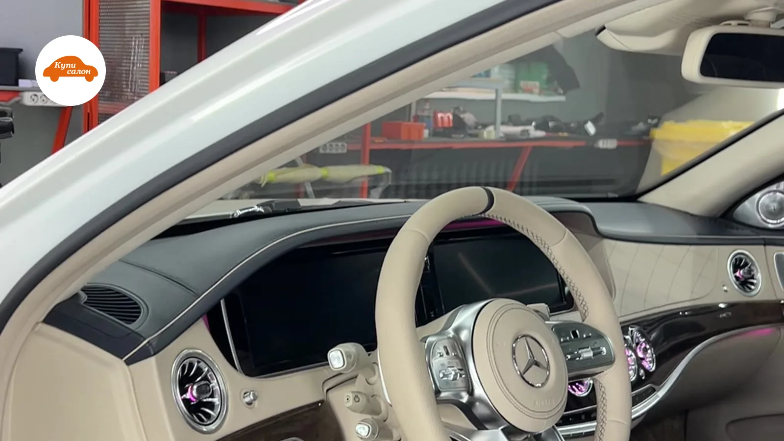 Перетяжка руля, сидений и установка амбиентной подсветки в Mercedes-Benz, бежевая кожа, черная кожа, ромб