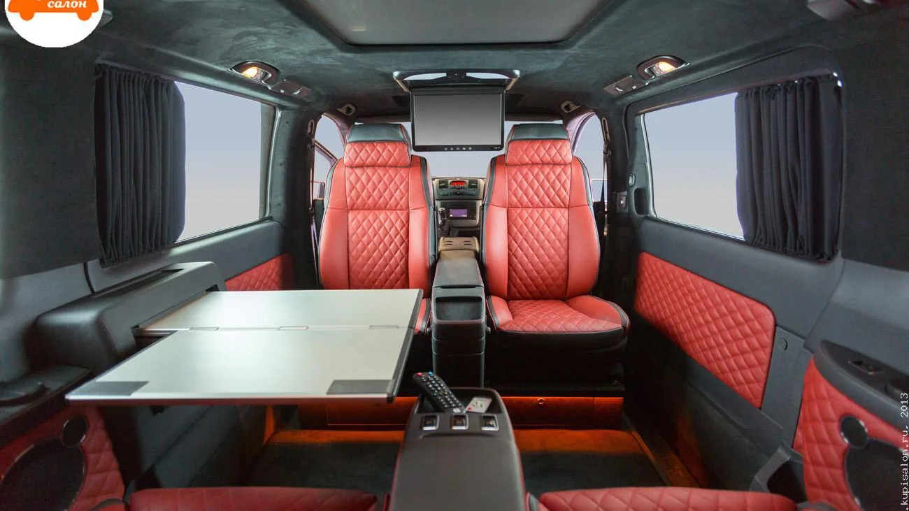 Задняя часть салона Mercedes-Benz Viano: четыре кресла, столик, шторки и подсветка пола — проект КупиСалон