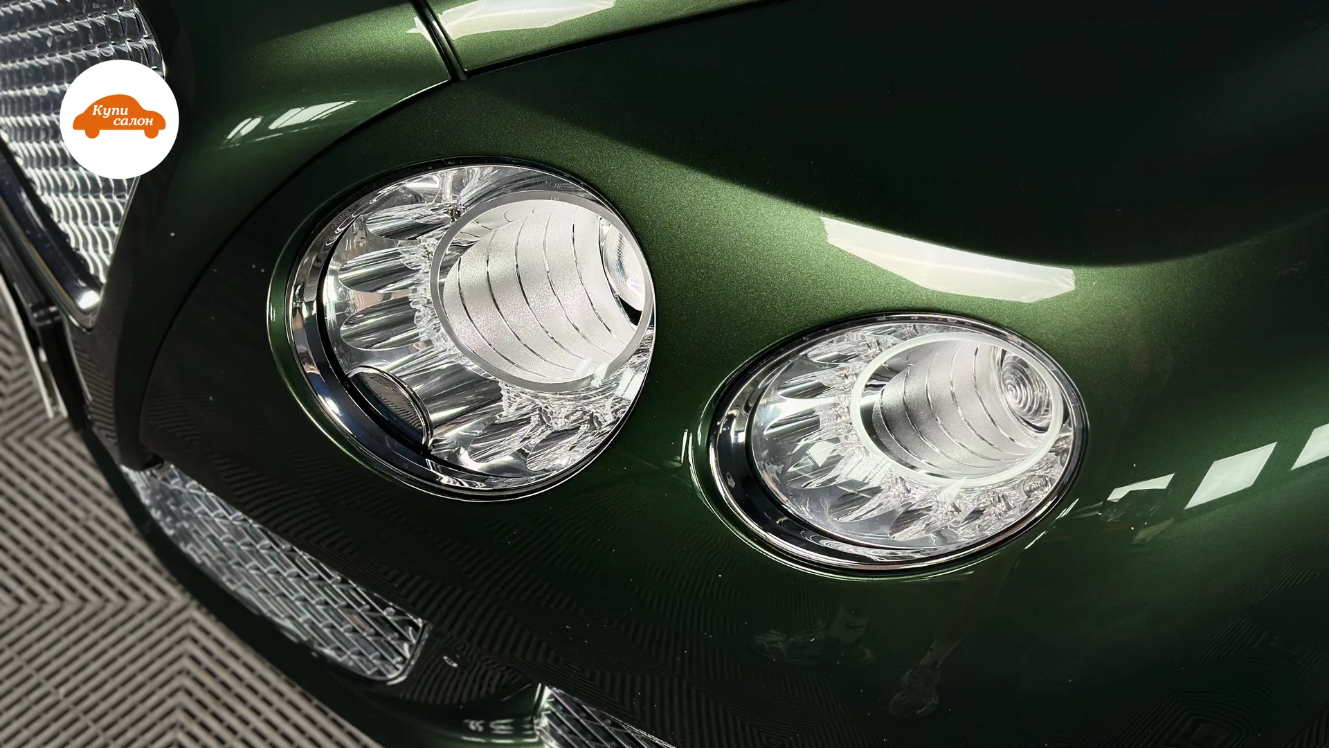 Оклейка защитной пленкой Bentley, зеленый цвет