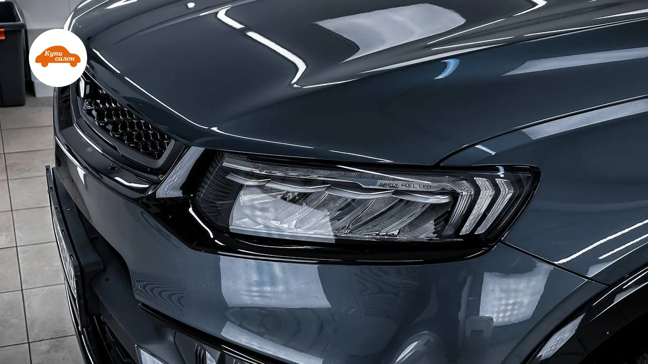 Оклейка защитной пленкой фар и полировка кузова автомобиля Geely, темно-серый цвет.
