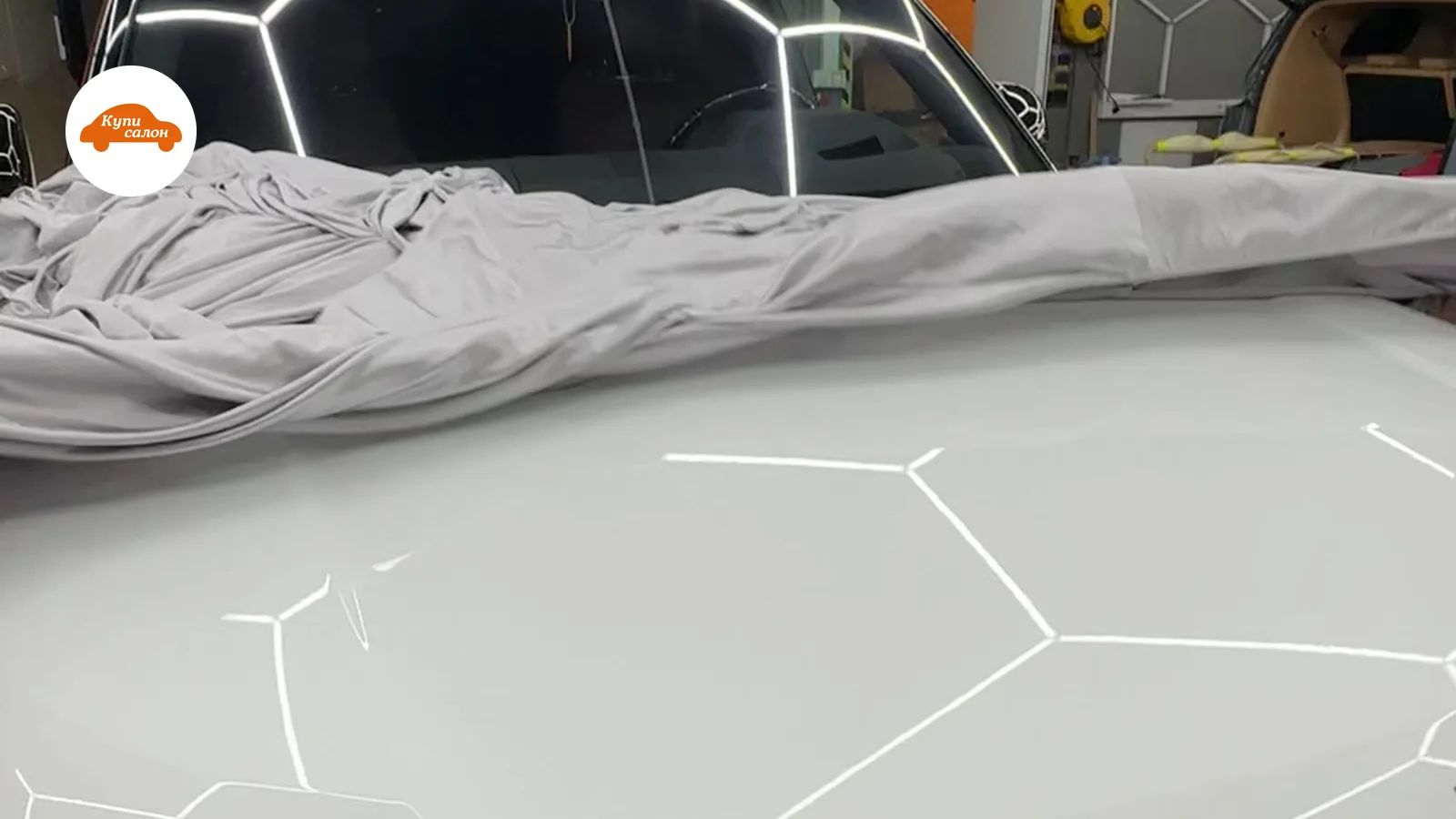 Белый Range Rover, оклейка полиуретановой пленкой