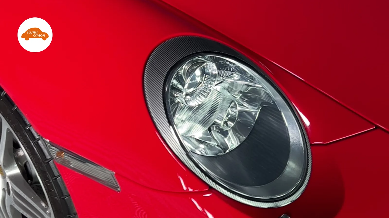 Красный Porsche, передняя часть, оклейка защитной пленкой или полировка кузова