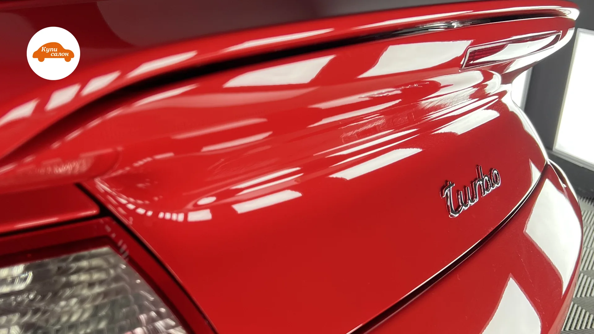 Полировка кузова и керамическое покрытие красного Porsche 911 Turbo