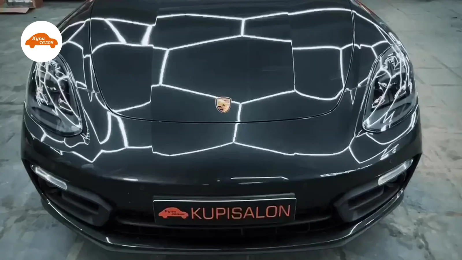 Porsche Panamera, оклеенный защитной полиуретановой пленкой, вид спереди.