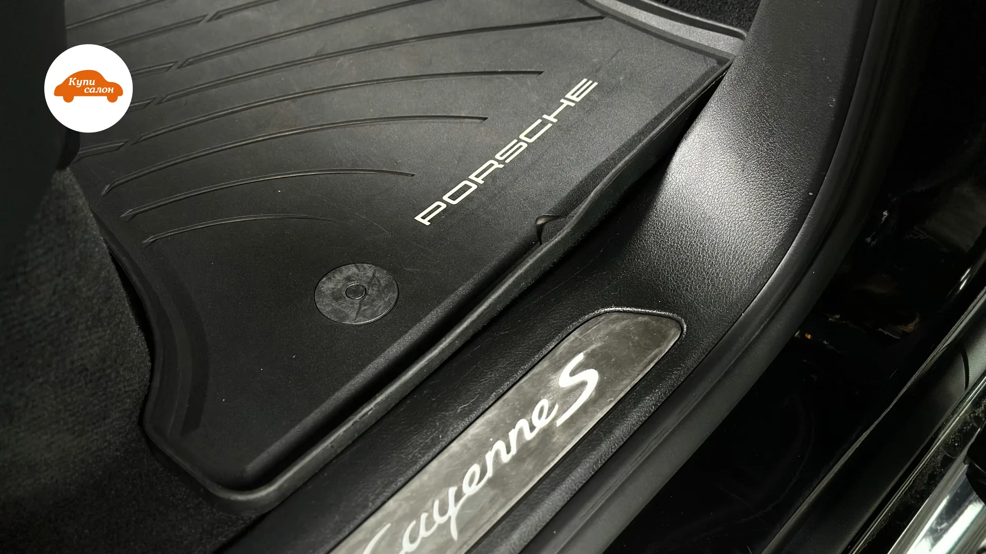 Пошив оригинальных ковриков для Porsche Cayenne S, черный резиновый коврик