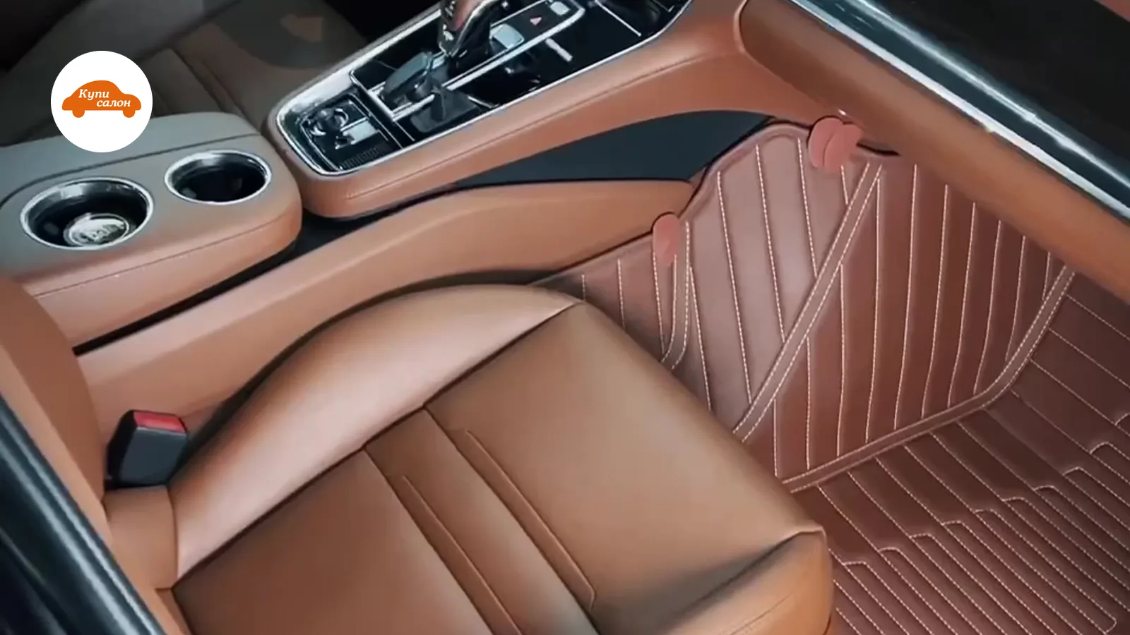 Перетяжка салона Porsche Panamera в коричневую кожу с белой строчкой, пошив ковриков.