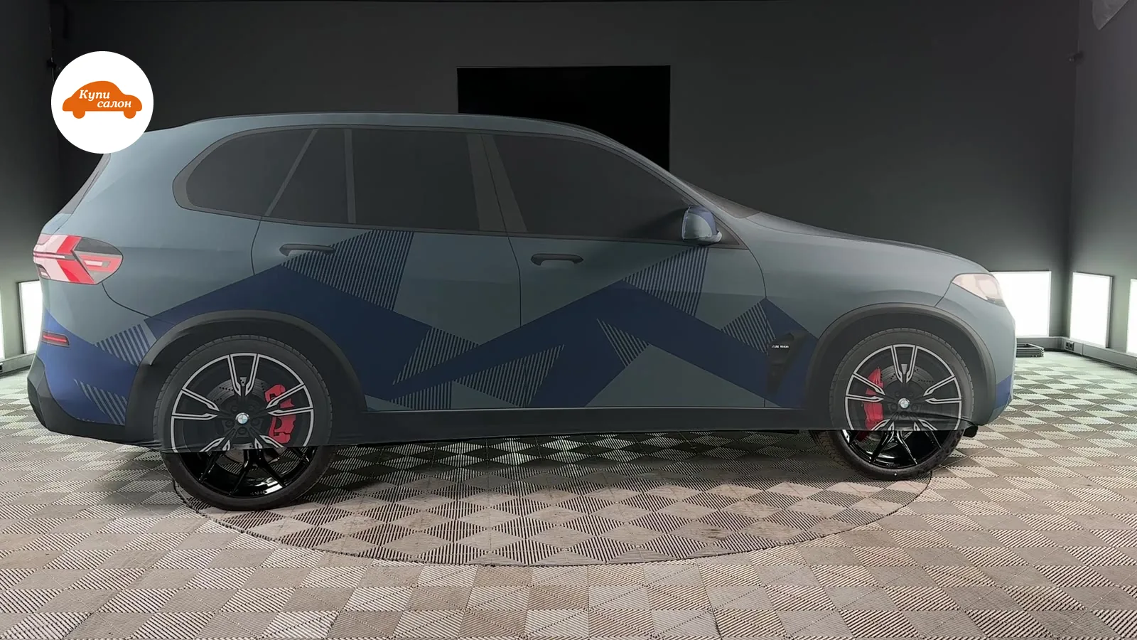 Полная оклейка автомобиля BMW X5 защитной полиуретановой пленкой с камуфляжным рисунком