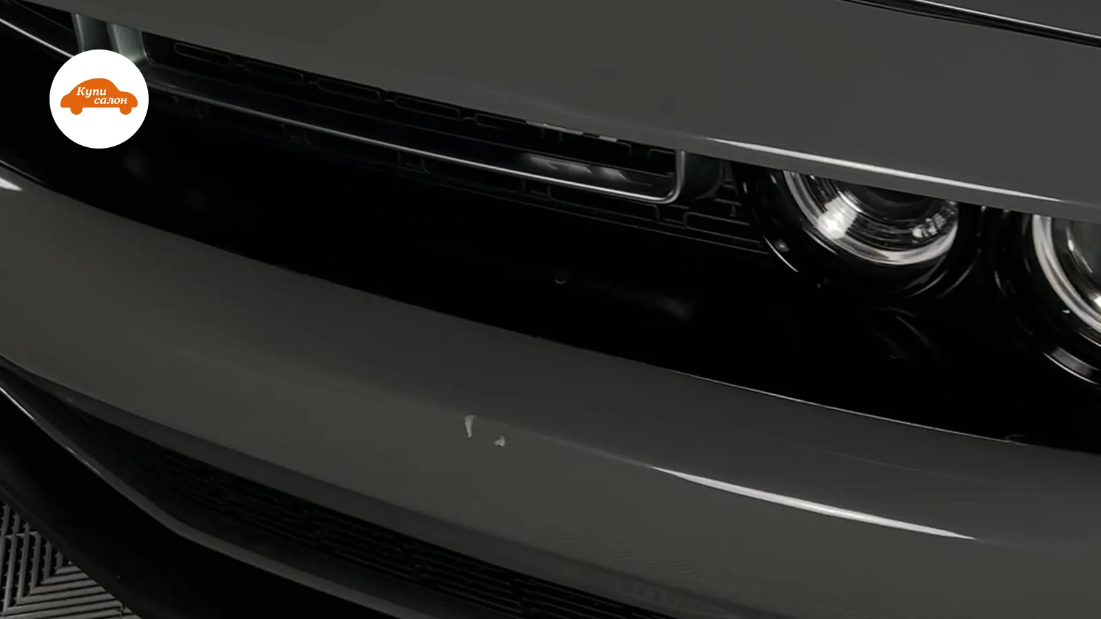 Оклейка защитной пленкой капота, бампера и фар Dodge Challenger, серый