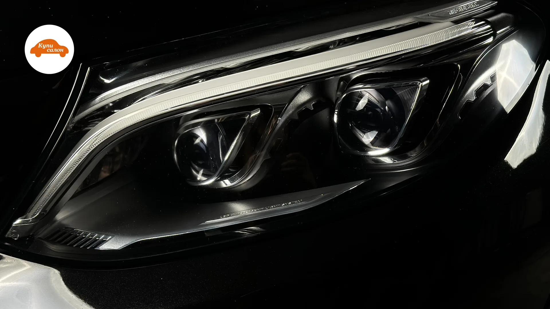 Оклейка защитной полиуретановой плёнкой кузова автомобиля Mercedes-Benz, работа в цехе КупиСалон