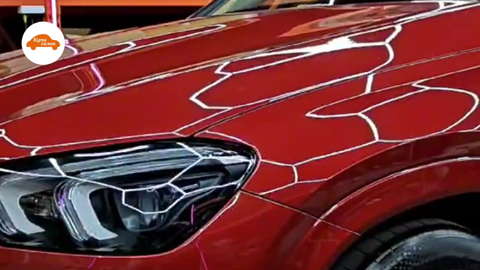 Полная оклейка автомобиля полиуретановой пленкой Mercedes-Benz красного цвета