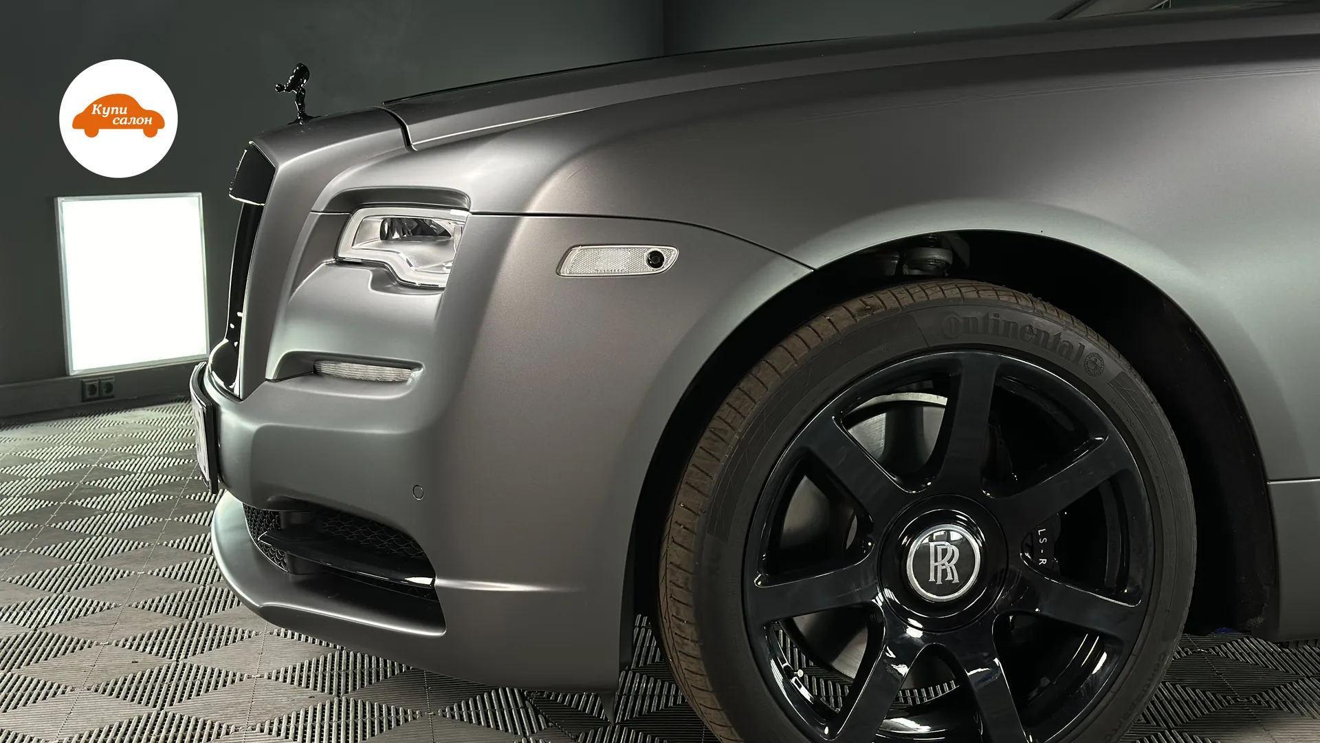 Полная оклейка автомобиля полиуретановой пленкой Rolls-Royce, матовый серый цвет