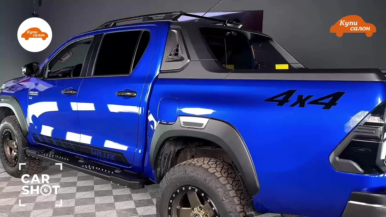 Синий пикап Toyota Hilux, оклейка защитной пленкой дверей и зоны под ручками, внешний вид.
