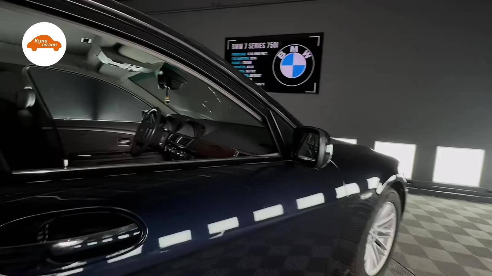 BMW 7 Series 750i, вид сбоку, на двери видна защитная пленка