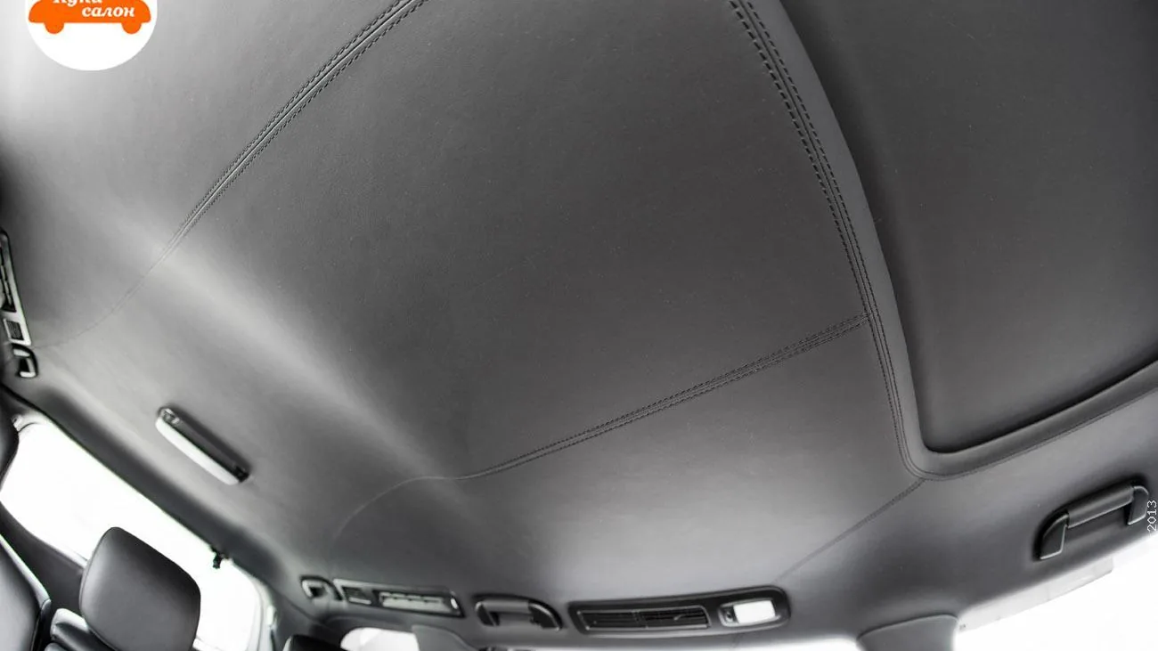 Перетяжка потолка автомобиля черной кожей с декоративной строчкой