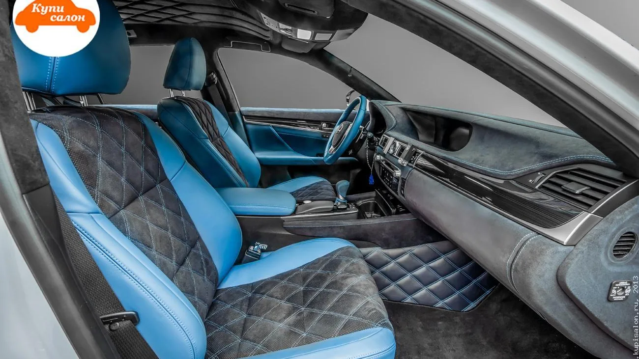 Перетяжка салона Lexus: синие и черные кожаные сиденья с ромбовидной строчкой, синий руль, черный потолок