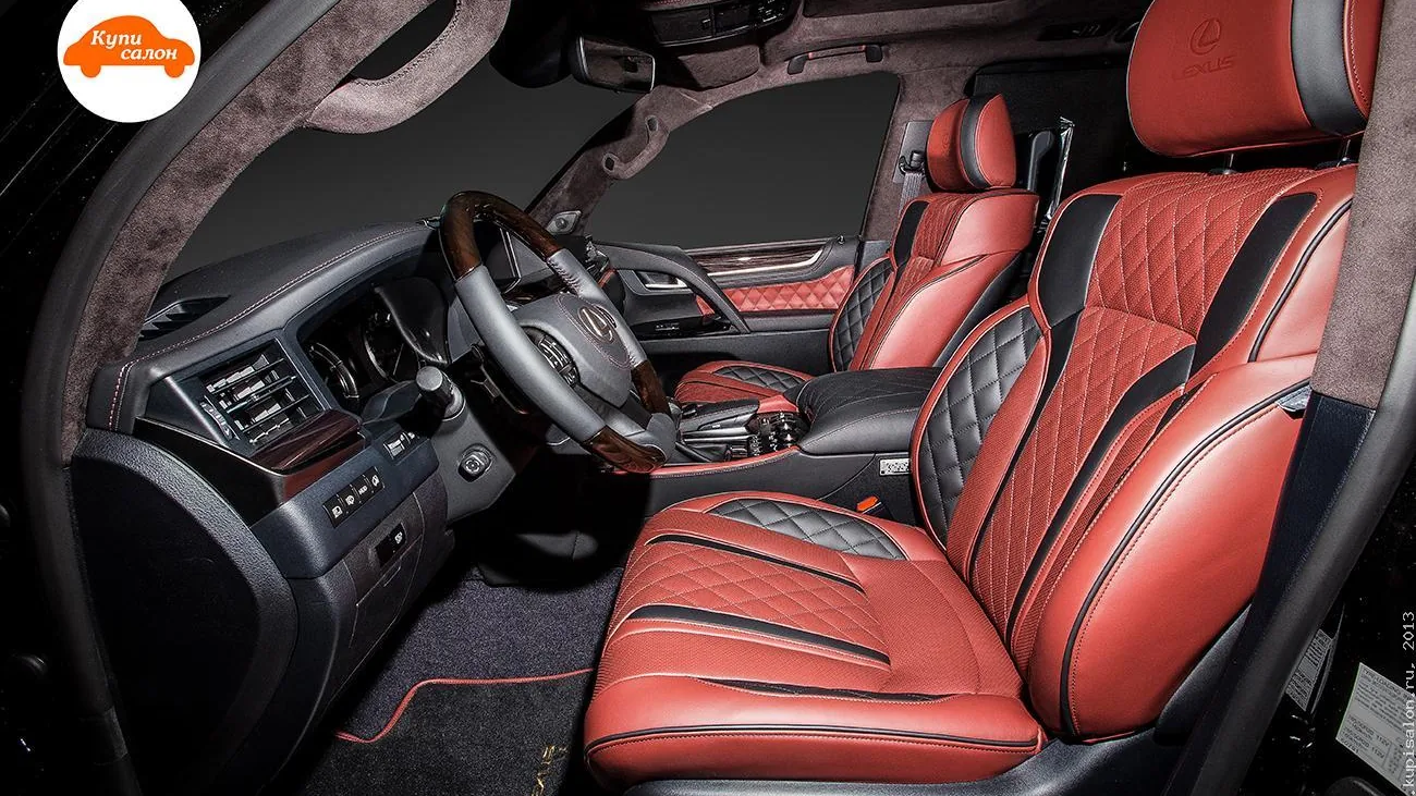 Перетяжка салона Lexus: сиденья, подголовники, руль, потолок, стойки, дверные карты, центральный подлокотник в красной и черной коже с ромбовидной прострочкой.