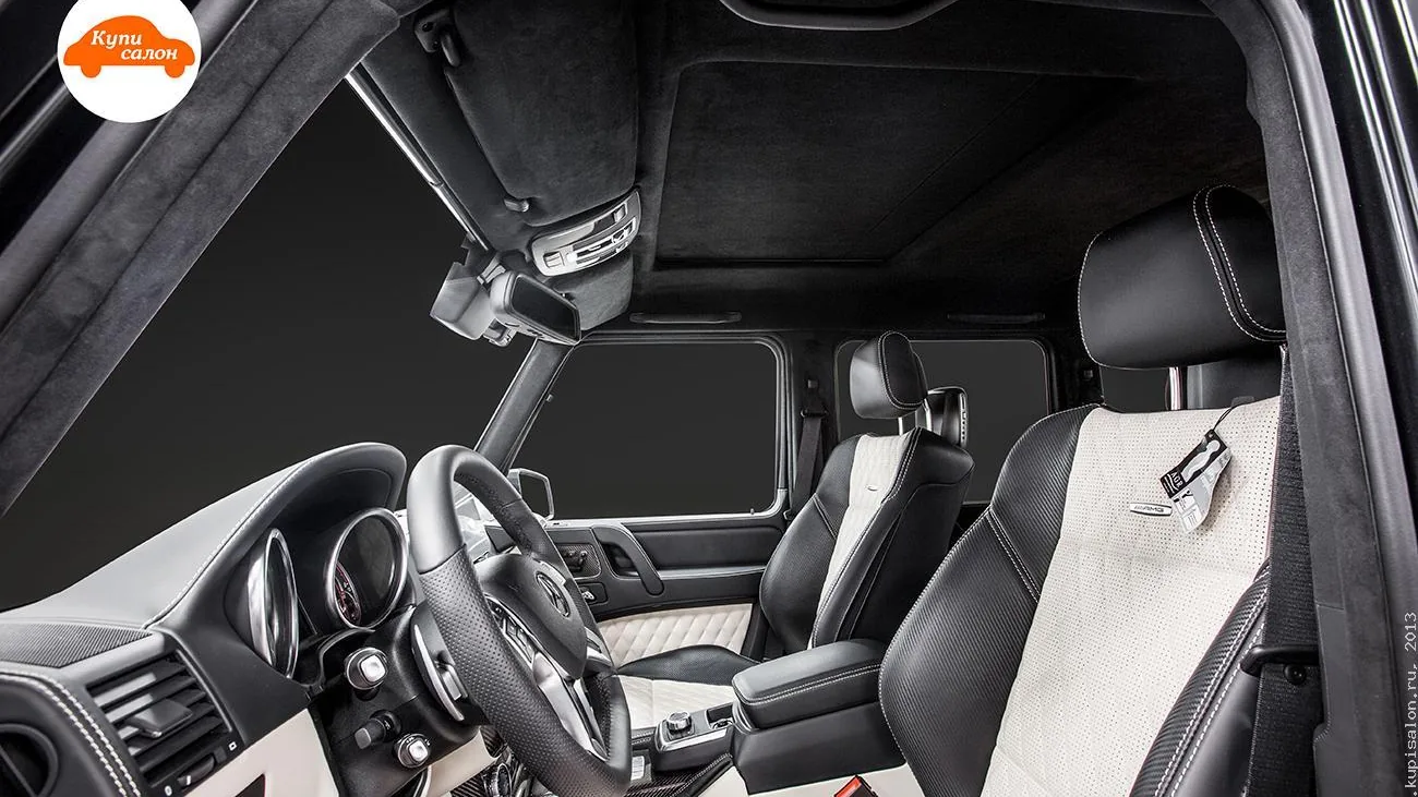 Перетяжка салона Mercedes-Benz G-Class: сиденья, потолок, стойки, торпедо, руль, консоль в черной и белой коже с карбоном.