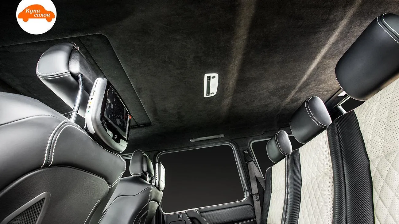 Перетяжка салона Mercedes-Benz G-класса: сиденья в черной и белой коже с ромбовидной строчкой, потолок в черной алькантаре.