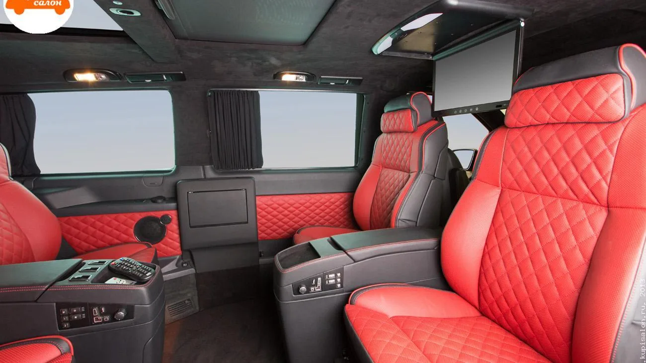 Тёмный потолок Mercedes-Benz Viano в алькантаре с панорамной крышей — проект КупиСалон