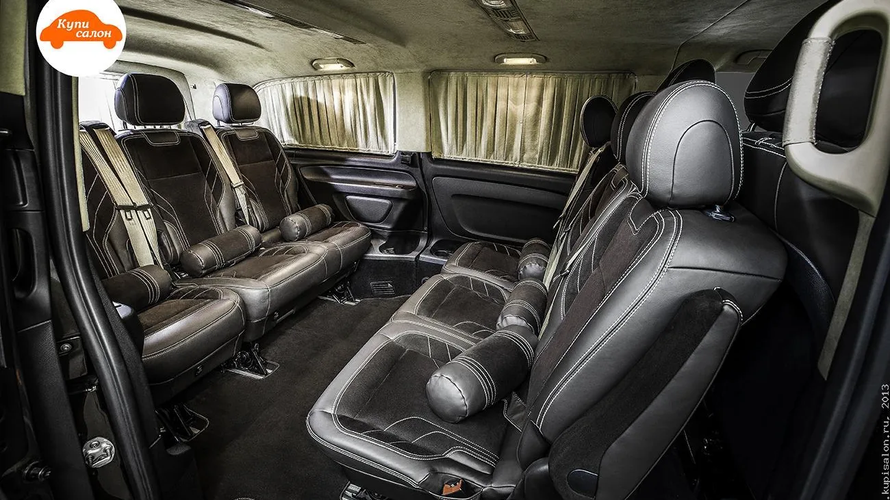Перетяжка салона минивэна: сиденья из черной кожи и алькантары с белой строчкой, серый потолок, черные коврики