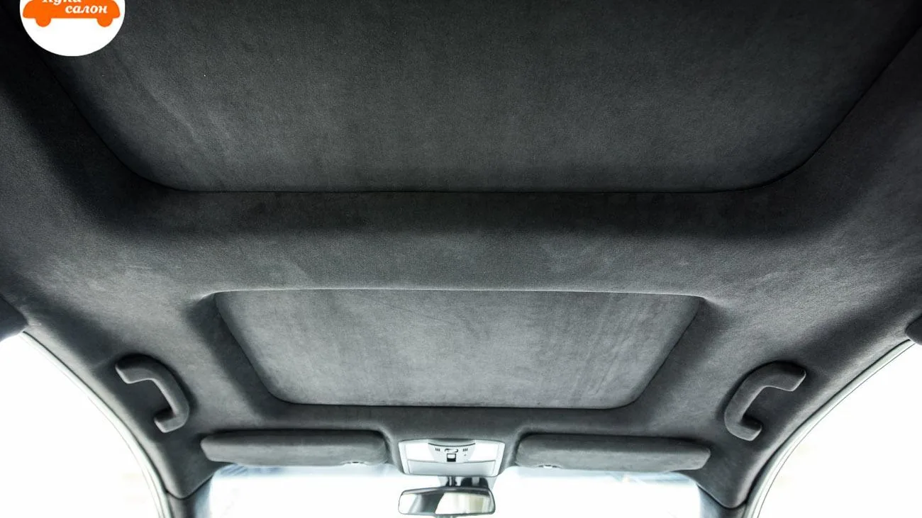 Перетяжка потолка, стоек и ручек потолка автомобиля в серую алькантару