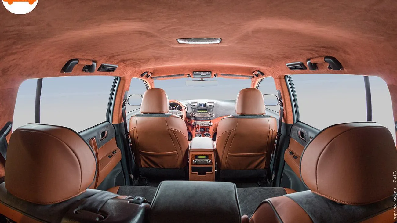 Перетяжка салона Toyota Highlander, коричневая кожа и алькантара, черные акценты